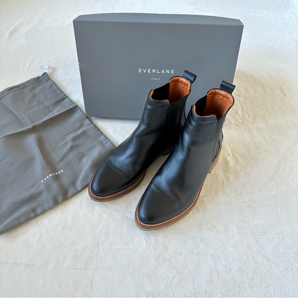 EVERLANE The Italian Leather Gum Sole Pull On Chelsea Boots size 8